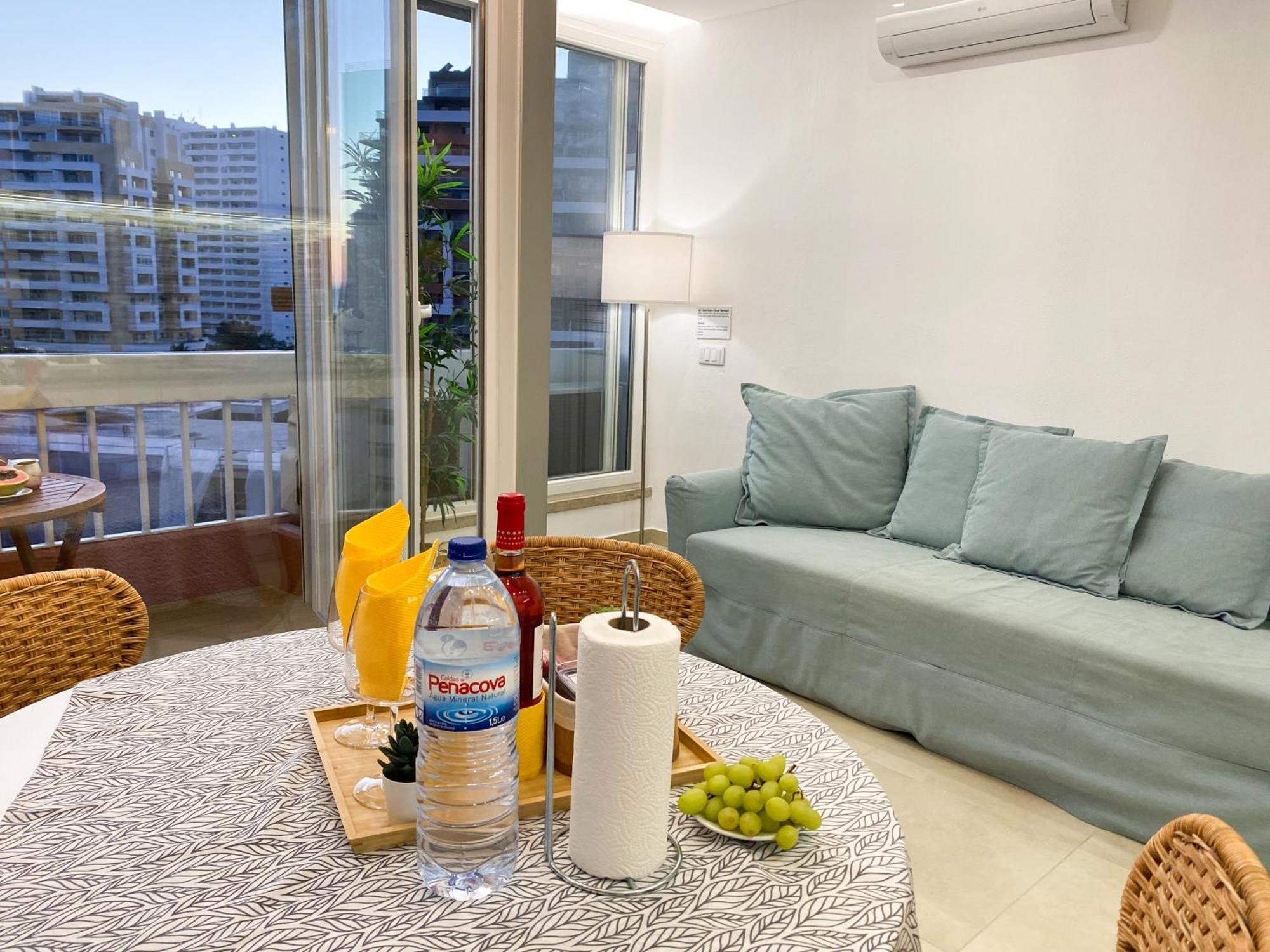 Luxury 2 Min Beach With Balcony, Ocean View, Wifi, Ac, Smarttv Portimão Eksteriør billede