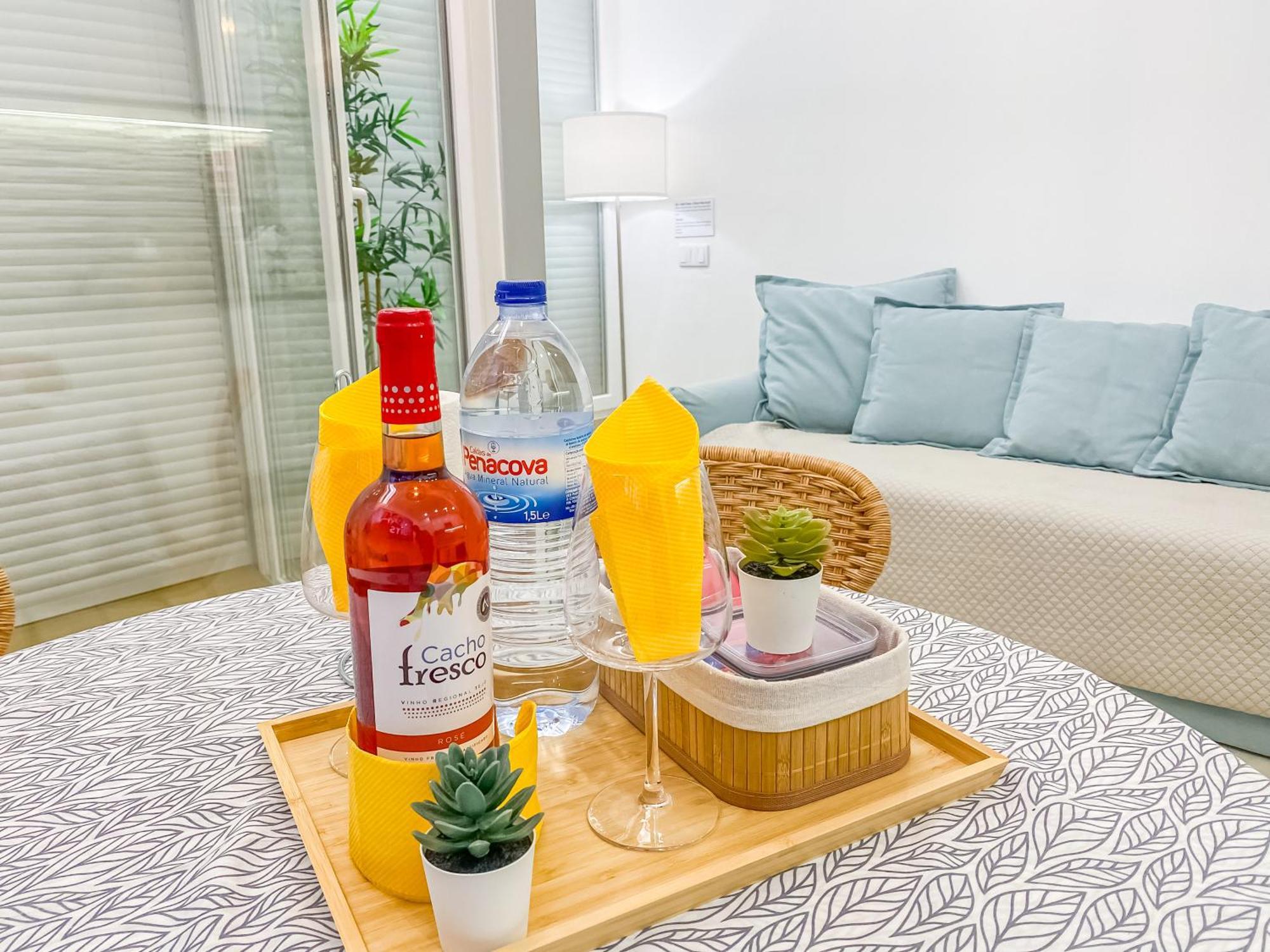 Luxury 2 Min Beach With Balcony, Ocean View, Wifi, Ac, Smarttv Portimão Eksteriør billede