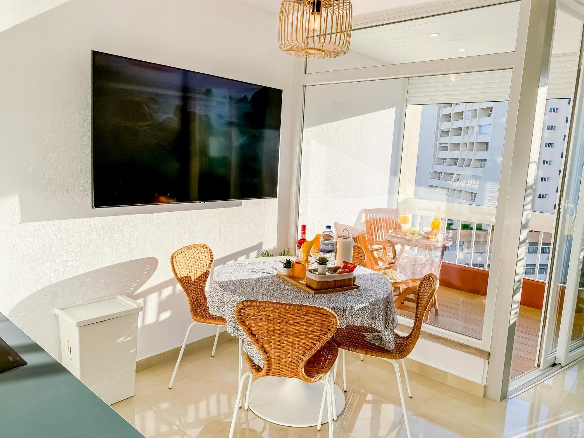 Luxury 2 Min Beach With Balcony, Ocean View, Wifi, Ac, Smarttv Portimão Eksteriør billede