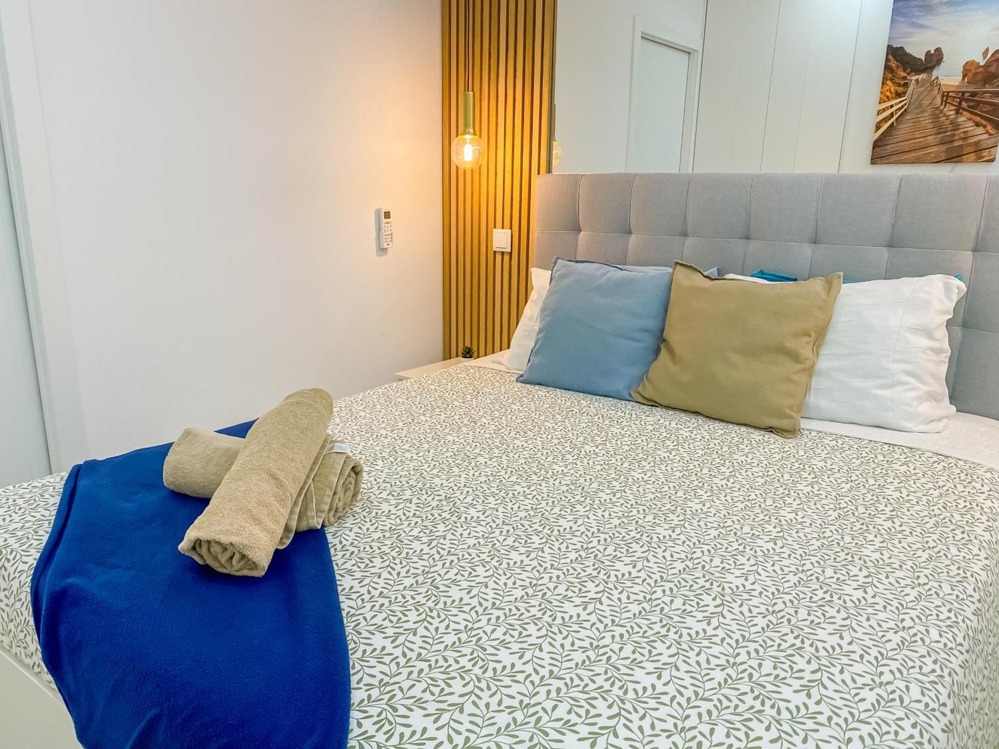 Luxury 2 Min Beach With Balcony, Ocean View, Wifi, Ac, Smarttv Portimão Eksteriør billede