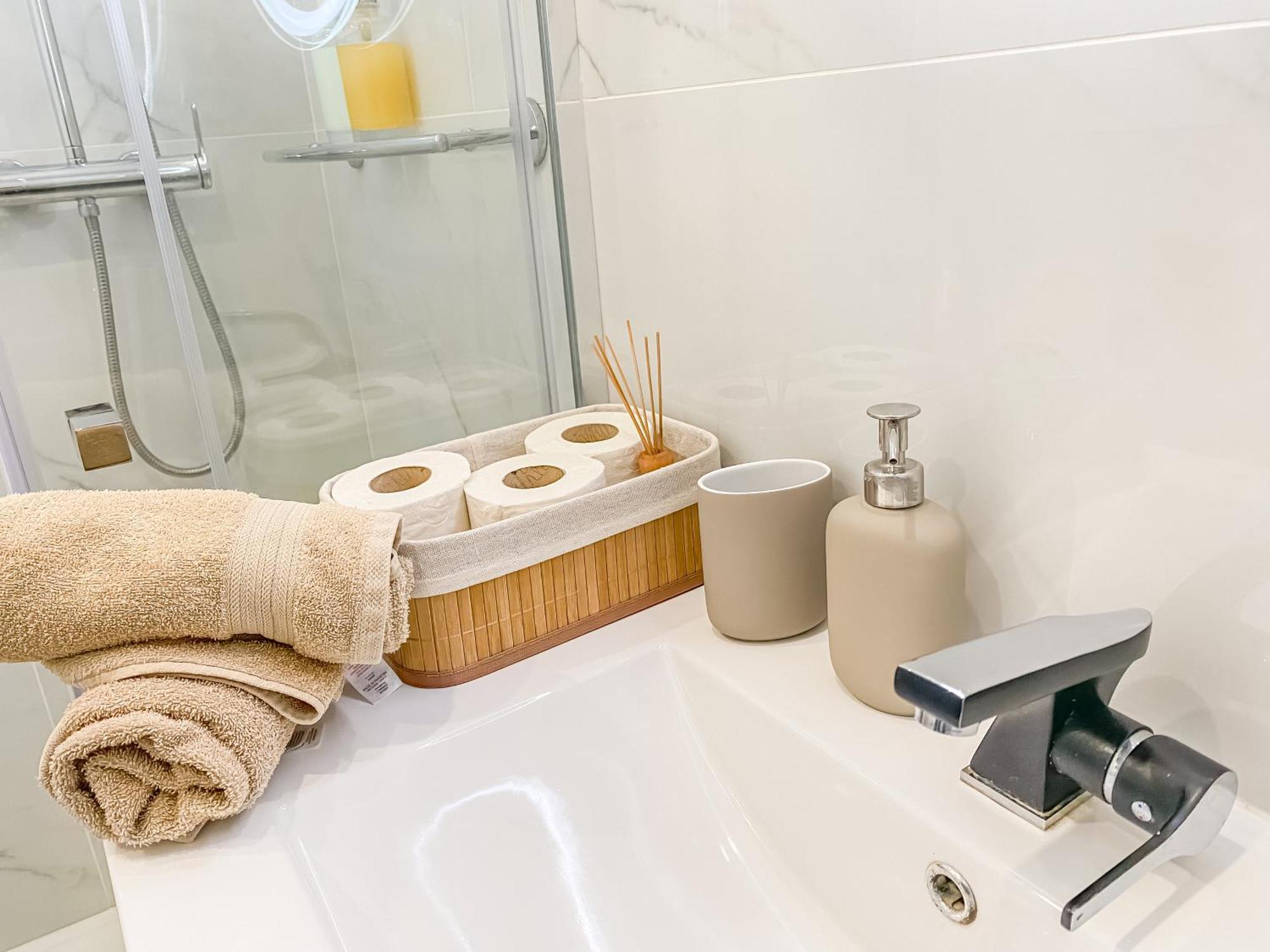 Luxury 2 Min Beach With Balcony, Ocean View, Wifi, Ac, Smarttv Portimão Eksteriør billede