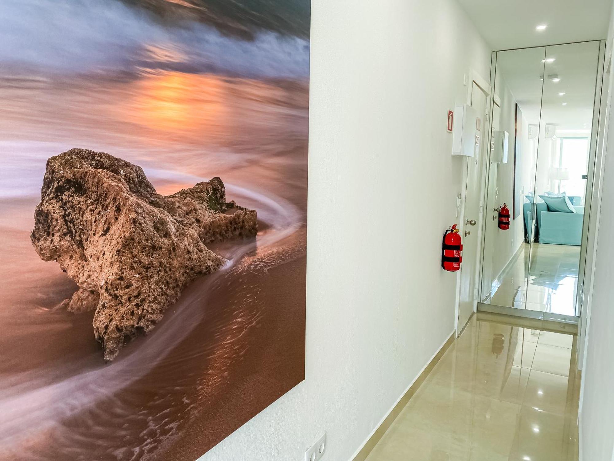 Luxury 2 Min Beach With Balcony, Ocean View, Wifi, Ac, Smarttv Portimão Eksteriør billede