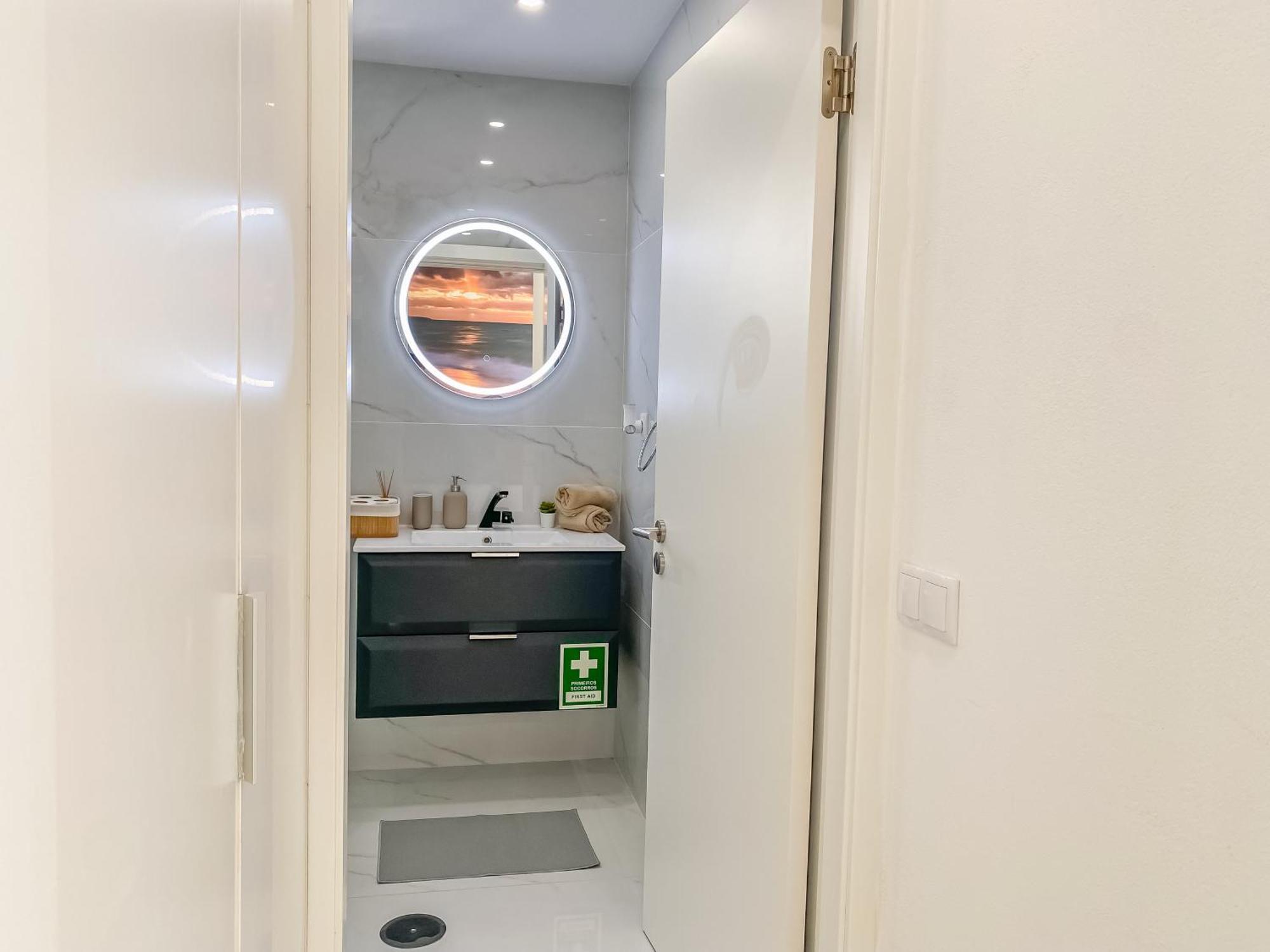 Luxury 2 Min Beach With Balcony, Ocean View, Wifi, Ac, Smarttv Portimão Eksteriør billede