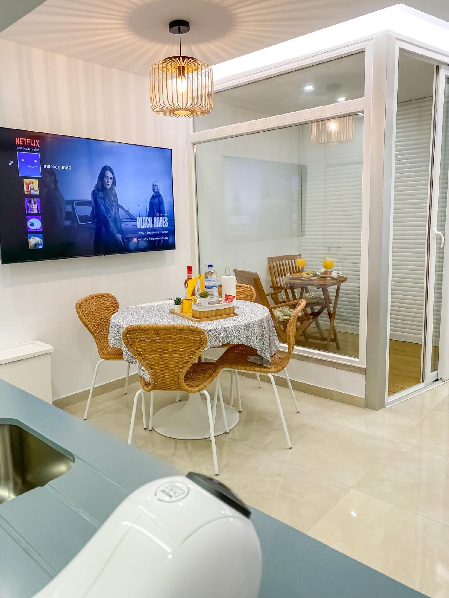 Luxury 2 Min Beach With Balcony, Ocean View, Wifi, Ac, Smarttv Portimão Eksteriør billede